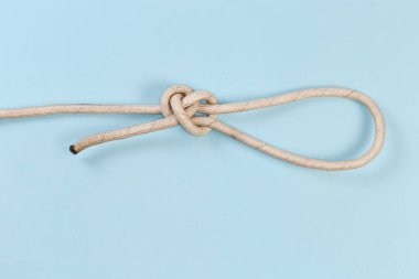 Untightened rope Angler's loop, also known as Perfection loop on a blue background