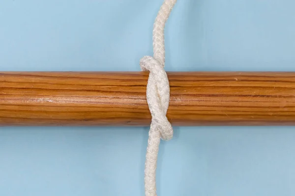 Rope Simple Overhand Knot Tied Wooden Pole View Blue Background — Zdjęcie stockowe