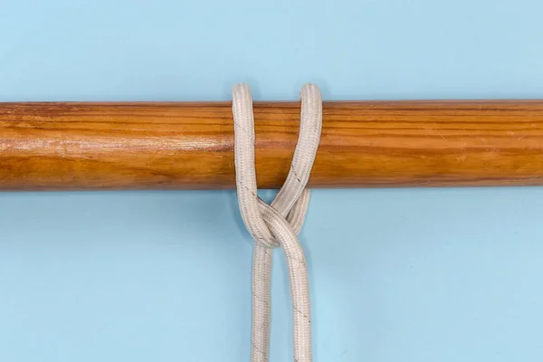 Rope Knot Clove Hitch Tied Wooden Pole Blue Background — Zdjęcie stockowe