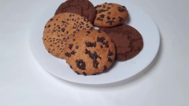 Chocolate cookies and chocolate chip cookies on the white dish