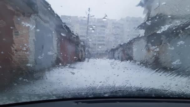 Schmelzender Schnee Auf Der Windschutzscheibe Bei Starkem Schneefall Innenansicht — Stockvideo