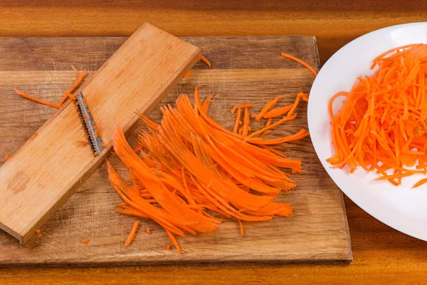 Las Zanahorias Frescas Picadas Rodajas Largas Delgadas Para Preparación Picante — Foto de Stock
