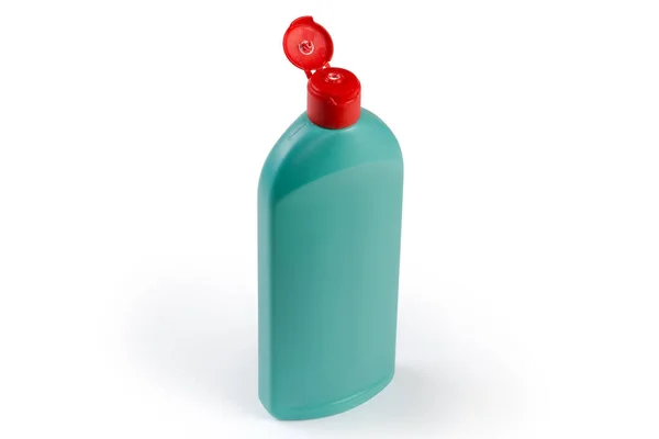 白い背景に赤い蓋を開けた家庭用洗浄剤の青緑のプラスチックボトル — ストック写真