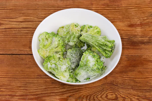 Filialer Fryst Broccoli Täckt Med Rime Den Lilla Vita Skålen — Stockfoto