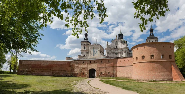 Ufortyfikowany Klasztor Zakonu Karmelitów Bóskich Xvii Wieku Berdyczowie Ukrainie Widok — Zdjęcie stockowe