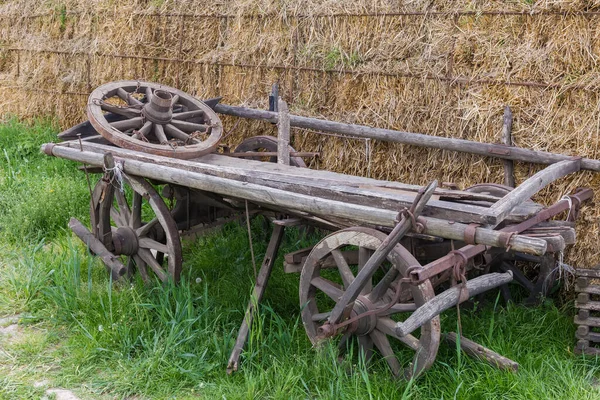 Old Partly Broken Wooden Four Wheeled Horse Drawn Rural Wagon — Stock Photo, Image