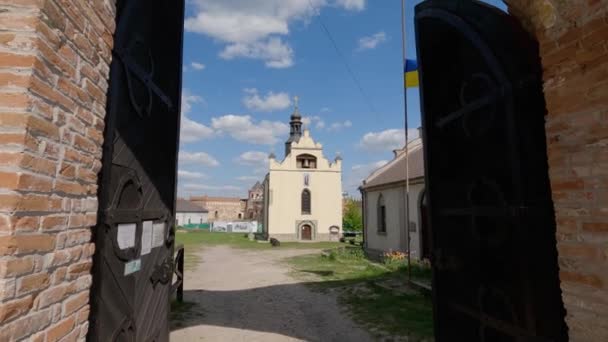 Středověký Hradní Kostel Uvnitř Středověké Pevnosti Ukrajina — Stock video