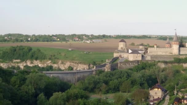 Γενική Όψη Του Μεσαιωνικού Φρουρίου Στην Πόλη Καμίνι Πόντισκάι Ουκρανία — Αρχείο Βίντεο