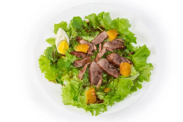 Saláta Főtt Kacsahúsból Tojásból Narancs Szeletekből Különböző Zöldségekből Fehér Alapon — Stock Fotó