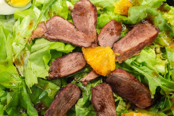 Salada Feita Com Carne Pato Cozida Ovo Fatias Laranja Diferentes — Fotografia de Stock