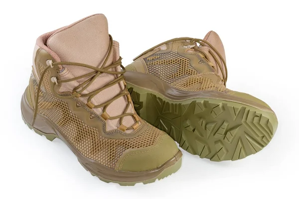緑ベージュ防水夏の戦闘ブーツのペアは 白い背景に靴ひも — ストック写真