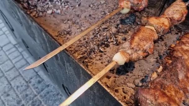 Shish Kebab Costeletas Porco Durante Grelha Espetos Brazie — Vídeo de Stock