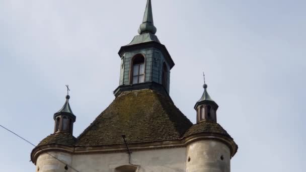 Średniowieczna Dzwonnica Ormiańskiego Kościoła Kamianets Podilskyi Ukraina — Wideo stockowe