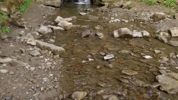 Antigua Piedra Arqueada Abandonada Puente Ferroviario Medio Destruido Cárpatos — Vídeo de stock