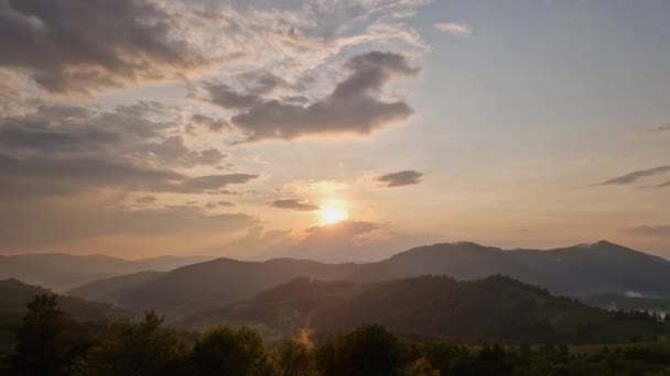 Bergkämme Nach Einem Regen Bei Sonnenuntergang Den Karpaten — Stockvideo