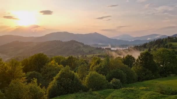 Bergkämme Nach Einem Regen Bei Sonnenuntergang Den Karpaten — Stockvideo