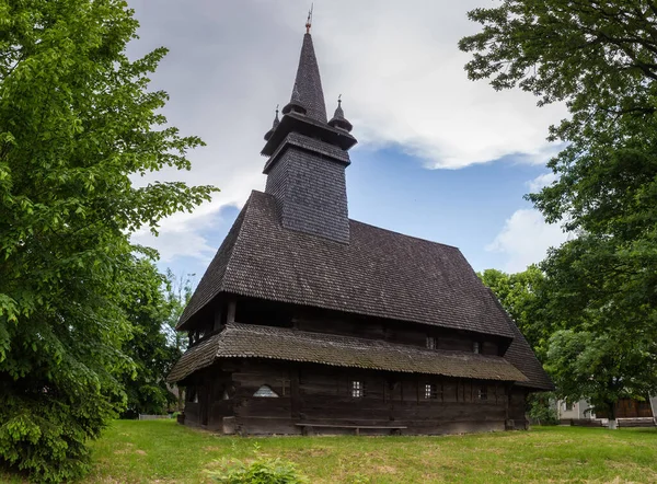 Gotický Dvoustupňový Dřevěný Kostel Mikuláše Zázračného Dělníka Století Věží Obci — Stock fotografie