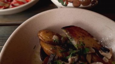 Porcini mantarlı fırında patates.