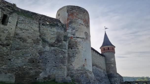 Torres Muralla Fortaleza Medieval Kamianets Podilskyi Ucrania — Vídeo de stock