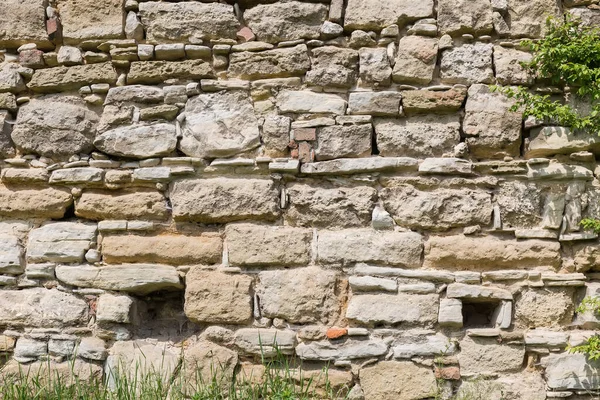 Ortaçağ Kalesinin Savunma Duvarı Güneşli Havada Taştan Yapılmış — Stok fotoğraf