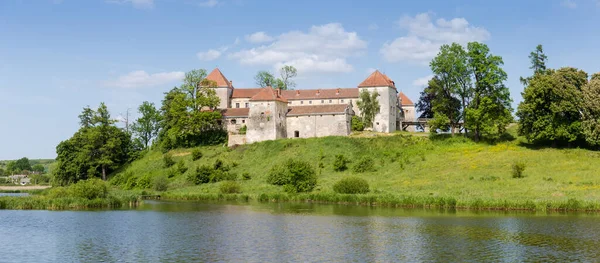Vue Générale Panoramique Sur Ancien Château Avec Lac Premier Plan — Photo