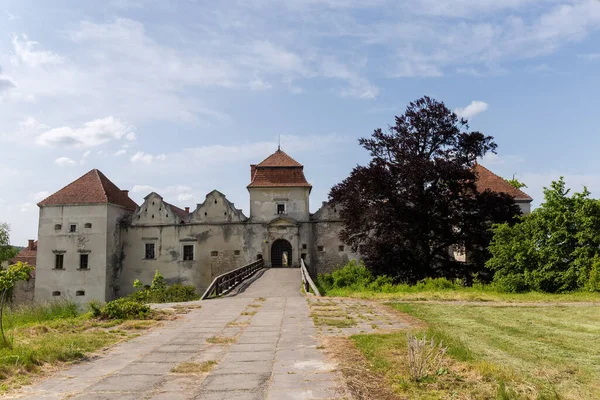 Svirzh Burg Aus Dem Jahrhundert Ukraine Blick Auf Haupteingang Und — Stockfoto