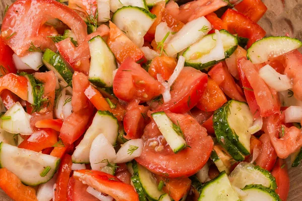 Salade Légumes Base Tomates Fraîches Tranchées Poivrons Rouges Concombres Oignons — Photo