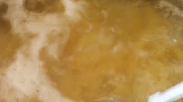 Penne Pasta Durante Cocción Primer Plano Agua Hirviendo — Vídeos de Stock