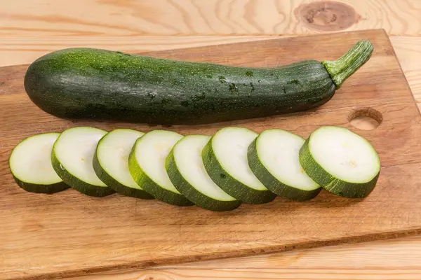 One Dark Green Whole Zucchini Sliced Circles Same Zucchini Wooden — Stock Photo, Image