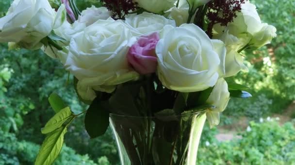 Букет Троянд Еустоми Вазі Розмитому Фоні — стокове відео
