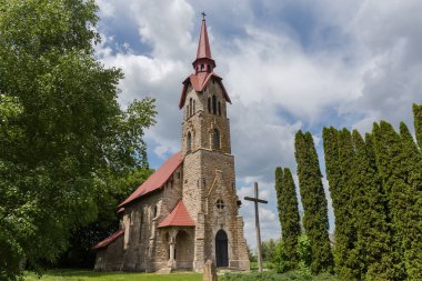 19. yüzyılın sonlarında Ukrayna 'nın Losyach köyünde Padua' lı Aziz Anthony 'nin taş neo-gotik Katolik kilisesi.