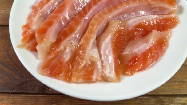 Fette Salate Pancetta Salmone Piatto Tavolo Rustico — Video Stock