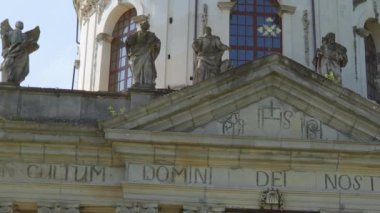 Ukrayna, Pidhirtsi 'deki St. Joseph Barok Kilisesi Portico' su.