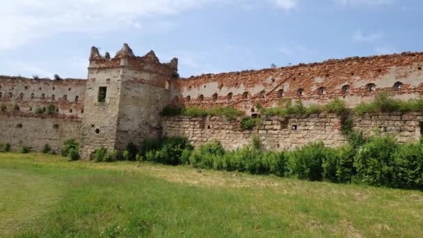 Försvarstorn Och Väggar Det Medeltida Slottet Ukraina — Stockvideo