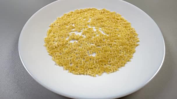 Rauwe Alfabet Pasta Schotel Close Selectieve Focus — Stockvideo