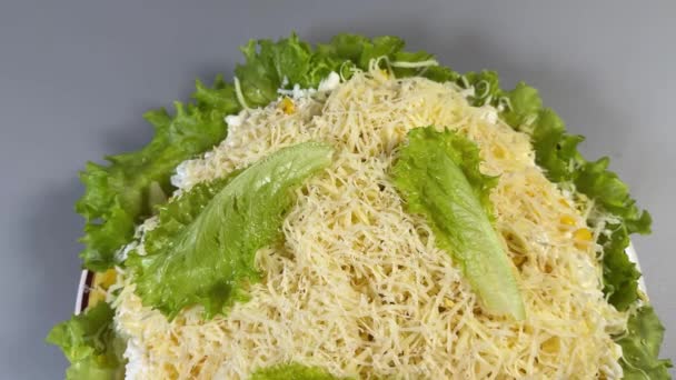 Konserve Ananaslı Tavuk Eti Salatası Mısır Peynir Üst Manzara — Stok video