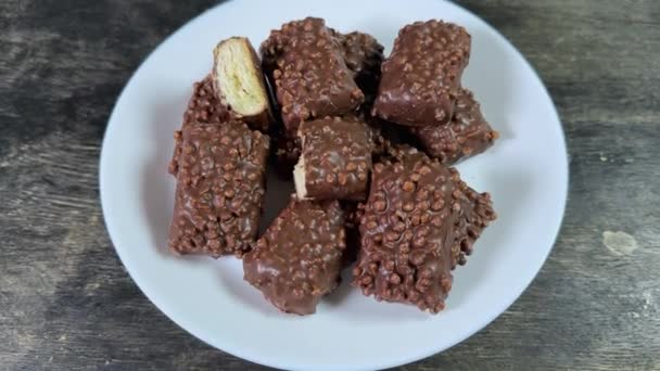 Biscuits Avec Boules Riz Enrobage Chocolat Lait Close — Video
