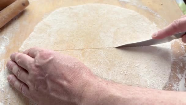 Couper Couche Pâte Bandes Étroites Avec Couteau Cuisine — Video