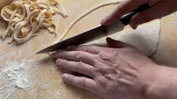 Cortar Capa Masa Tiras Estrechas Con Cuchillo Cocina — Vídeos de Stock