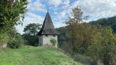 Kamianets-Podilskyi, Ukrayna 'daki Ortaçağ taş kare savunma kulesi