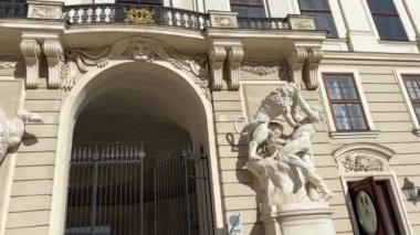 Herkül Hofburg, Viyana İmparatorluk Başbakanlık Heykelleri