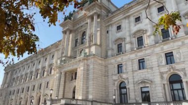 Hofburg, Viyana 'nın Yeni Şatosu' nun güneydoğu cephesi