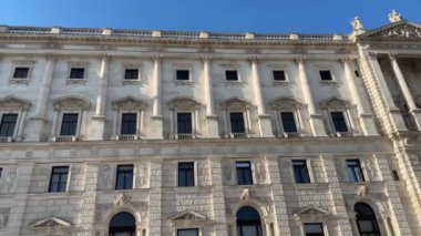 Hofburg, Viyana 'nın Yeni Şatosu' nun güneydoğu cephesi