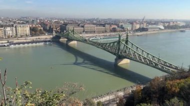 Budapeşte 'nin doğu yakası - Macaristan Gellert Hill' den gelen haşere
