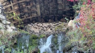 Sonbaharda Budapeşte 'deki Gellert Tepesi' nde yapay şelale.