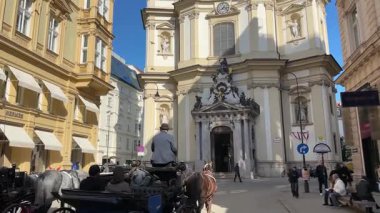 Güneşli bir günde Ortaçağ Barok St. Peter Kilisesi, Viyana