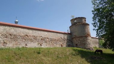 Ortaçağ Dominik manastırı, Pidkamin, Ukrayna kuleleri olan savunma duvarı