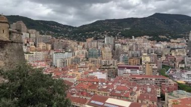 Monako ve Herkül Limanı 'nın doğu bölümünün panoraması.