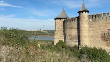 Antik Khotyn kalesinde batıdan kalenin genel manzarası