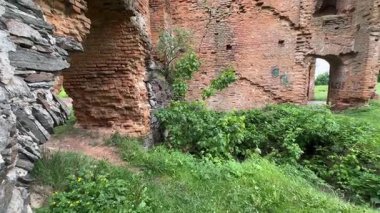 Ukrayna 'nın avlu tarafından Orta Çağ Koreleri Kalesi harabeleri